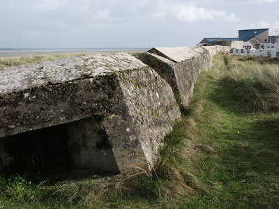 Panzermauer mit lMG-Scharte in Quinville