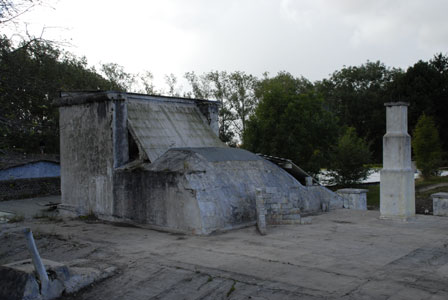 Das Dach der Kaserne wird als Paint-Ball Tummelplatz genutzt